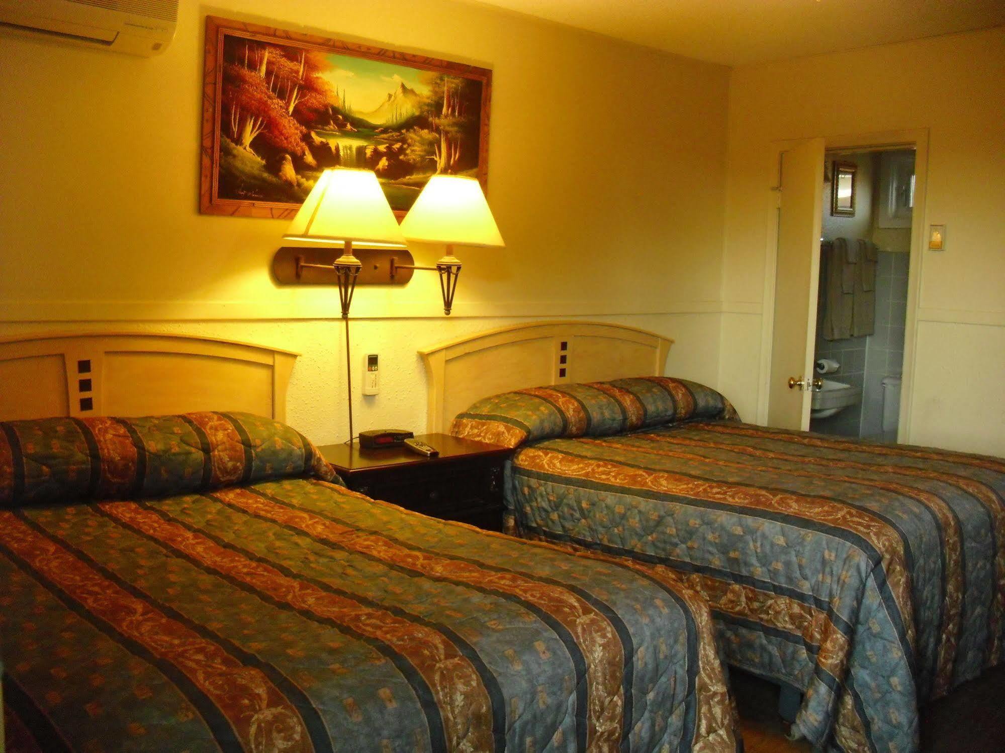 Stardust Motel แคมโรส ภายนอก รูปภาพ